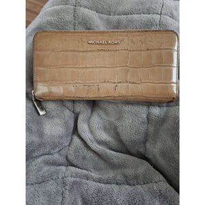 Michael Kors Jet Set Travel Large Continental Wristlet (Camel).